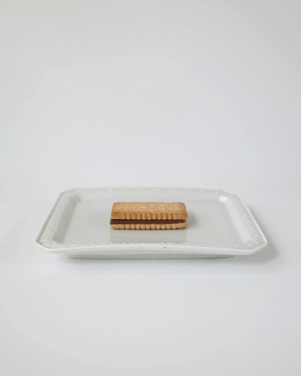 文祥窯　白磁型打タタラ猪目繋リム角皿 文祥窯　白磁型打タタラ猪目繋リム角皿,ぶんしょうがま はくじくかたうちたたらいのめつなぎリムかくざら,82521235,白磁,文祥窯 ,馬場光二郎,有田焼,器,作家,皿,テーブルウェア,インテリア,lifes,ライフズ