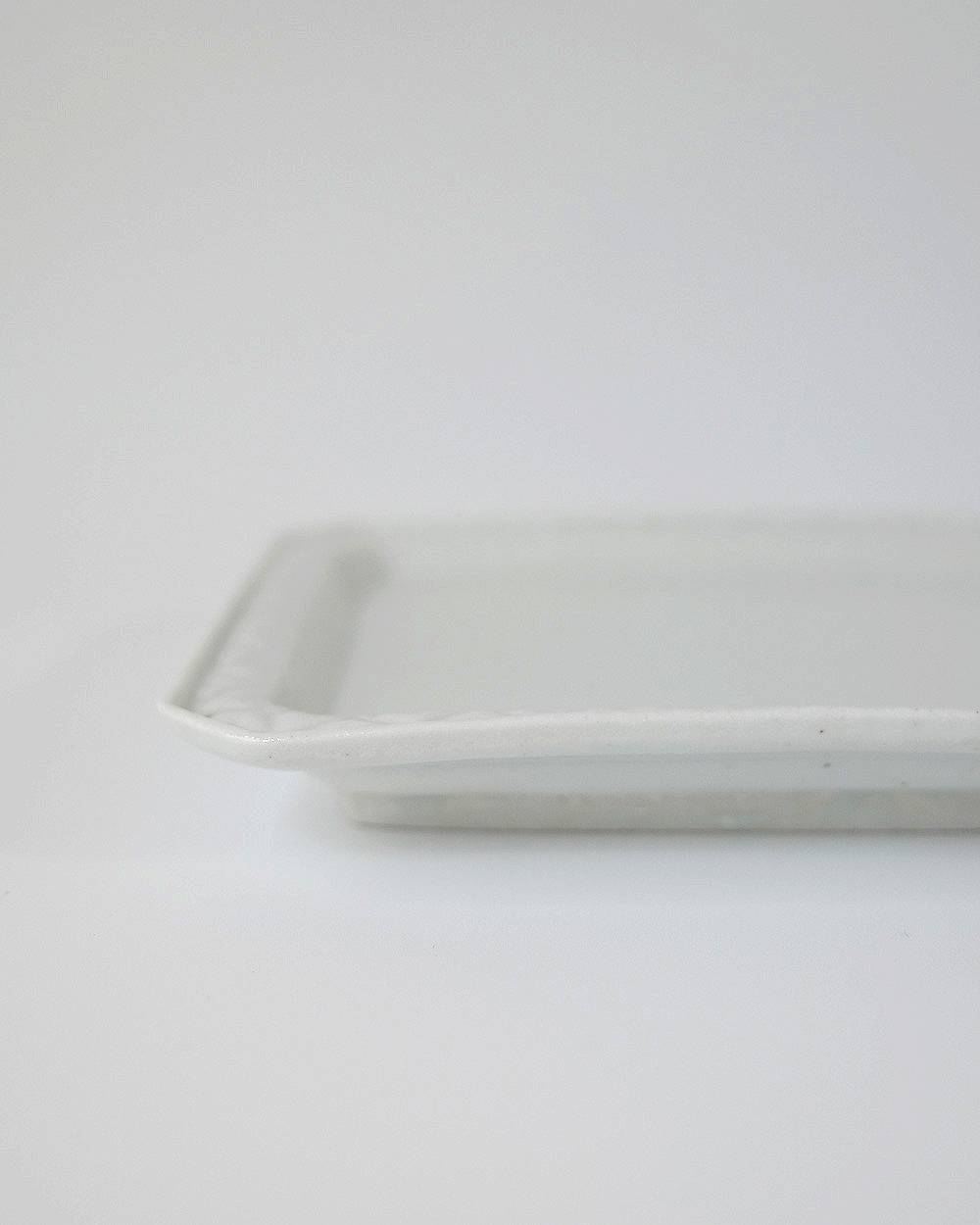 文祥窯　白磁型打タタラ猪目繋リム角皿 文祥窯　白磁型打タタラ猪目繋リム角皿,ぶんしょうがま はくじくかたうちたたらいのめつなぎリムかくざら,82521235,白磁,文祥窯 ,馬場光二郎,有田焼,器,作家,皿,テーブルウェア,インテリア,lifes,ライフズ