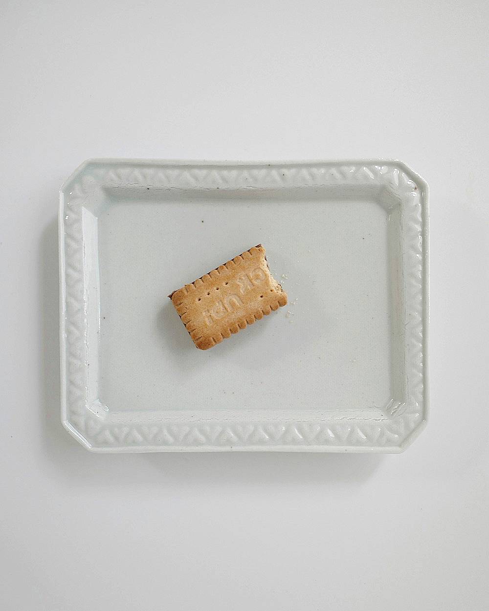 文祥窯　白磁型打タタラ猪目繋リム角皿 文祥窯　白磁型打タタラ猪目繋リム角皿,ぶんしょうがま はくじくかたうちたたらいのめつなぎリムかくざら,82521235,白磁,文祥窯 ,馬場光二郎,有田焼,器,作家,皿,テーブルウェア,インテリア,lifes,ライフズ