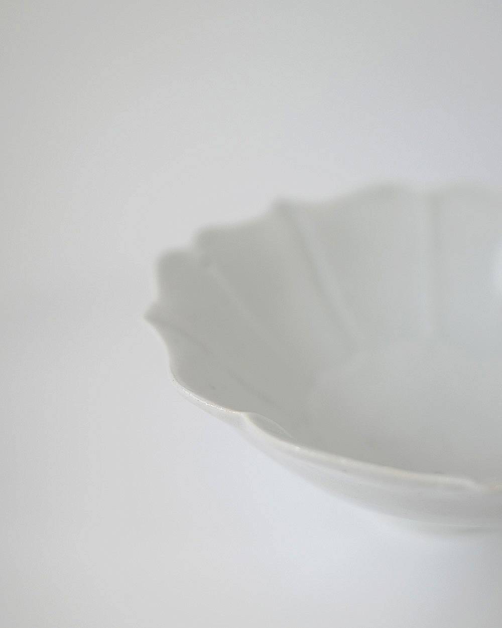 文祥窯　白磁型打稜花小鉢 文祥窯　白磁型打稜花小鉢,ぶんしょうがま  はくじかたうちりょうかこばち,82521238,白磁,文祥窯 ,馬場光二郎,有田焼,器,作家,皿,小鉢,テーブルウェア,インテリア,lifes,ライフズ