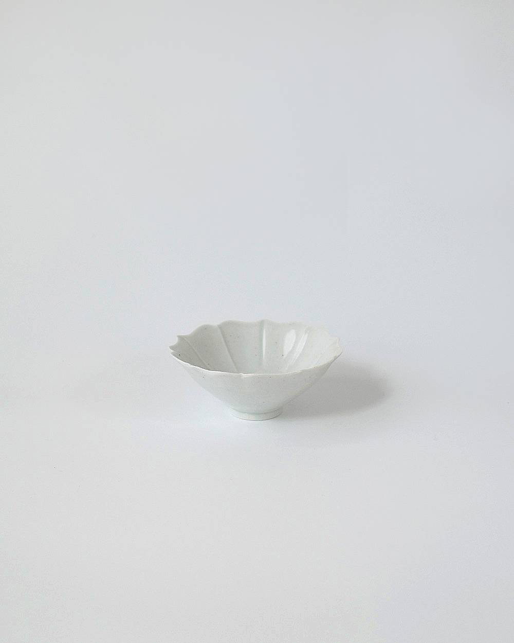 文祥窯　白磁型打稜花小鉢 文祥窯　白磁型打稜花小鉢,ぶんしょうがま  はくじかたうちりょうかこばち,82521238,白磁,文祥窯 ,馬場光二郎,有田焼,器,作家,皿,小鉢,テーブルウェア,インテリア,lifes,ライフズ