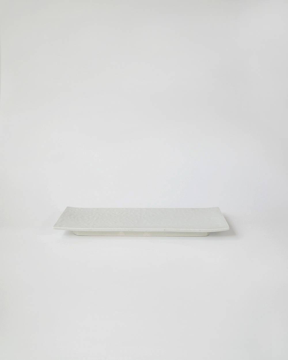 文祥窯　白磁型打唐草長角盛器 文祥窯　白磁型打唐草長角盛器,ぶんしょうがま はくじかたうちからくさ ちょうかく もりき,82521239,白磁,文祥窯 ,馬場光二郎,有田焼,器,作家,皿,テーブルウェア,インテリア,lifes,ライフズ