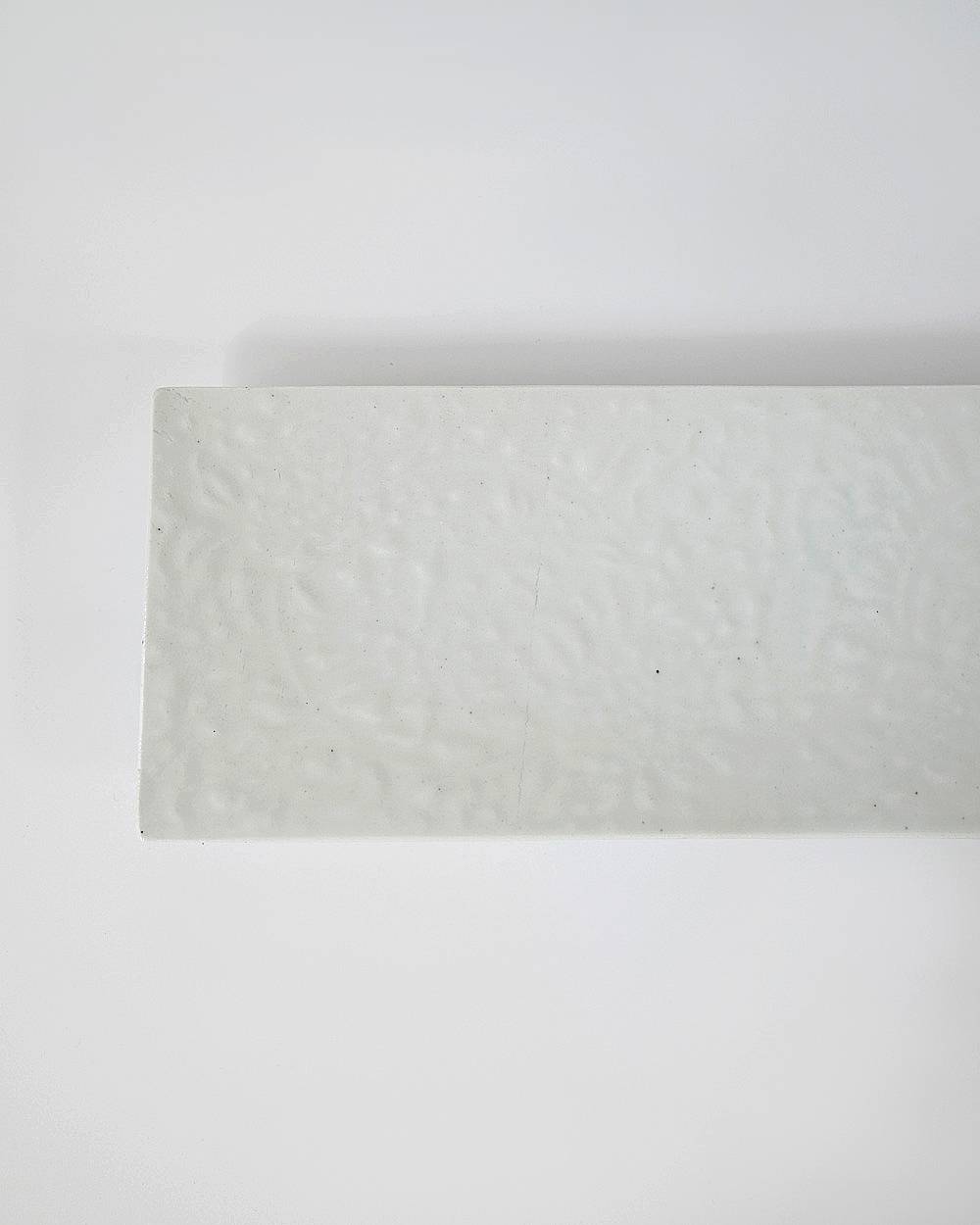 文祥窯　白磁型打唐草長角盛器 文祥窯　白磁型打唐草長角盛器,ぶんしょうがま はくじかたうちからくさ ちょうかく もりき,82521239,白磁,文祥窯 ,馬場光二郎,有田焼,器,作家,皿,テーブルウェア,インテリア,lifes,ライフズ