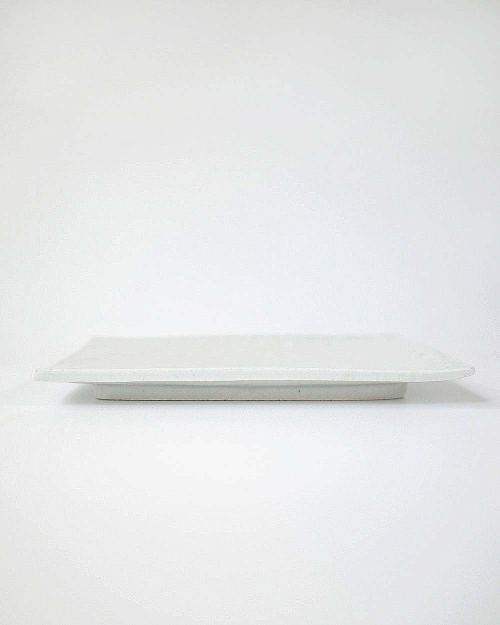 文祥窯　白磁唐草型打長角器 文祥窯　白磁唐草型打長角器,ぶんしょうがま はくじからくさがたうちちょうかくき,82521240,白磁,文祥窯 ,馬場光二郎,有田焼,器,作家,皿,テーブルウェア,インテリア,lifes,ライフズ