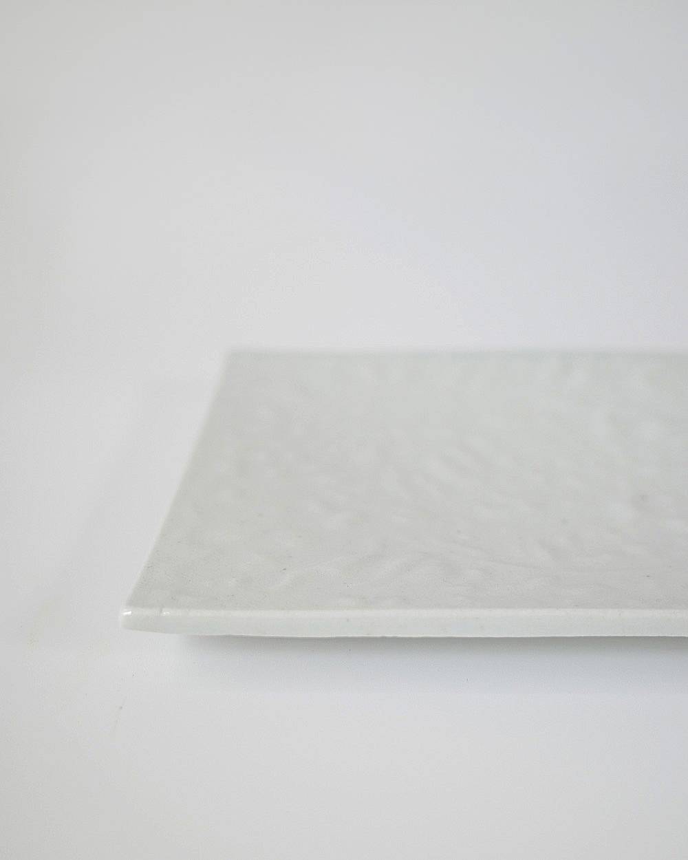 文祥窯　白磁唐草型打長角器 文祥窯　白磁唐草型打長角器,ぶんしょうがま はくじからくさがたうちちょうかくき,82521240,白磁,文祥窯 ,馬場光二郎,有田焼,器,作家,皿,テーブルウェア,インテリア,lifes,ライフズ