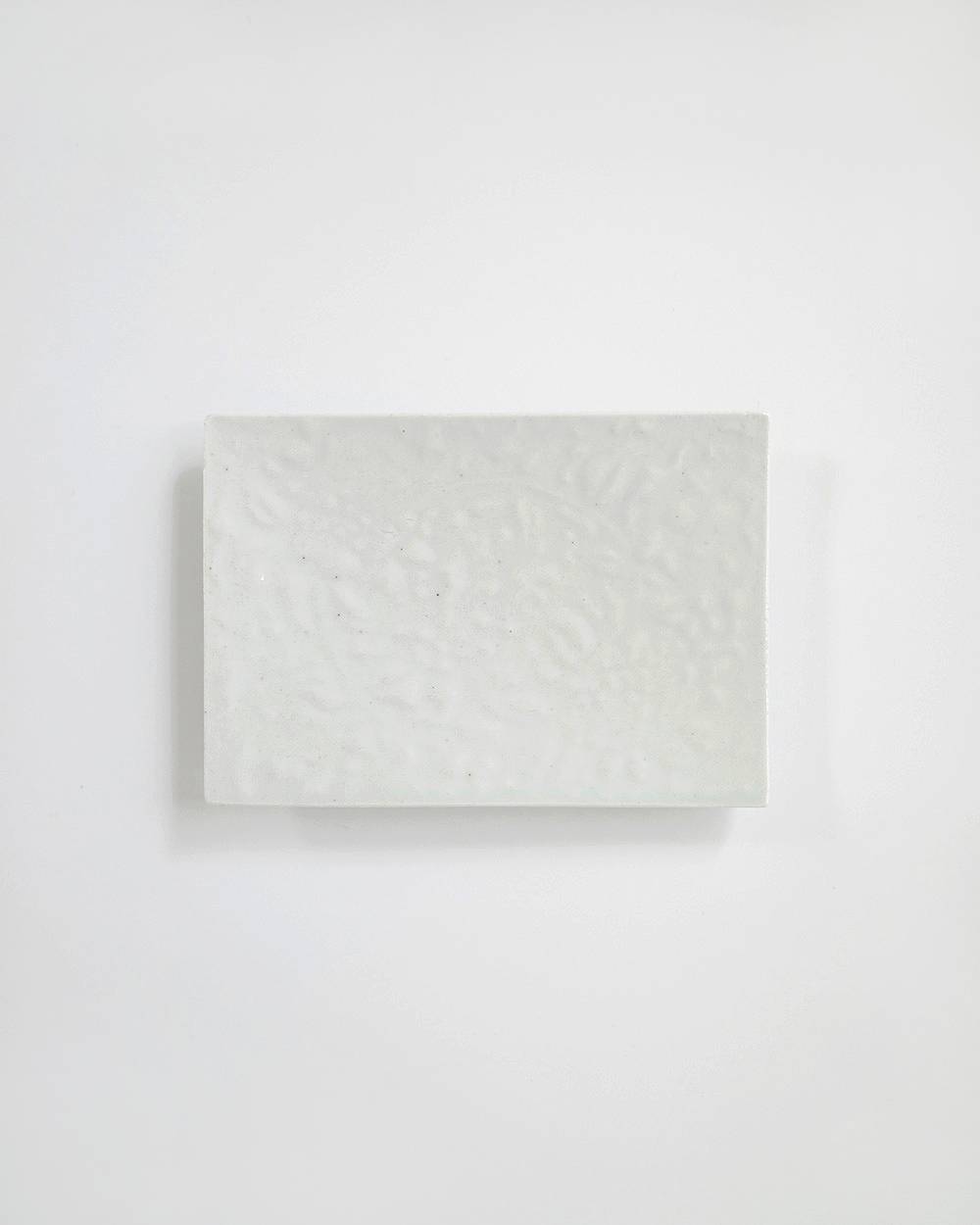 文祥窯　白磁唐草型打長角器 文祥窯　白磁唐草型打長角器,ぶんしょうがま はくじからくさがたうちちょうかくき,82521240,白磁,文祥窯 ,馬場光二郎,有田焼,器,作家,皿,テーブルウェア,インテリア,lifes,ライフズ