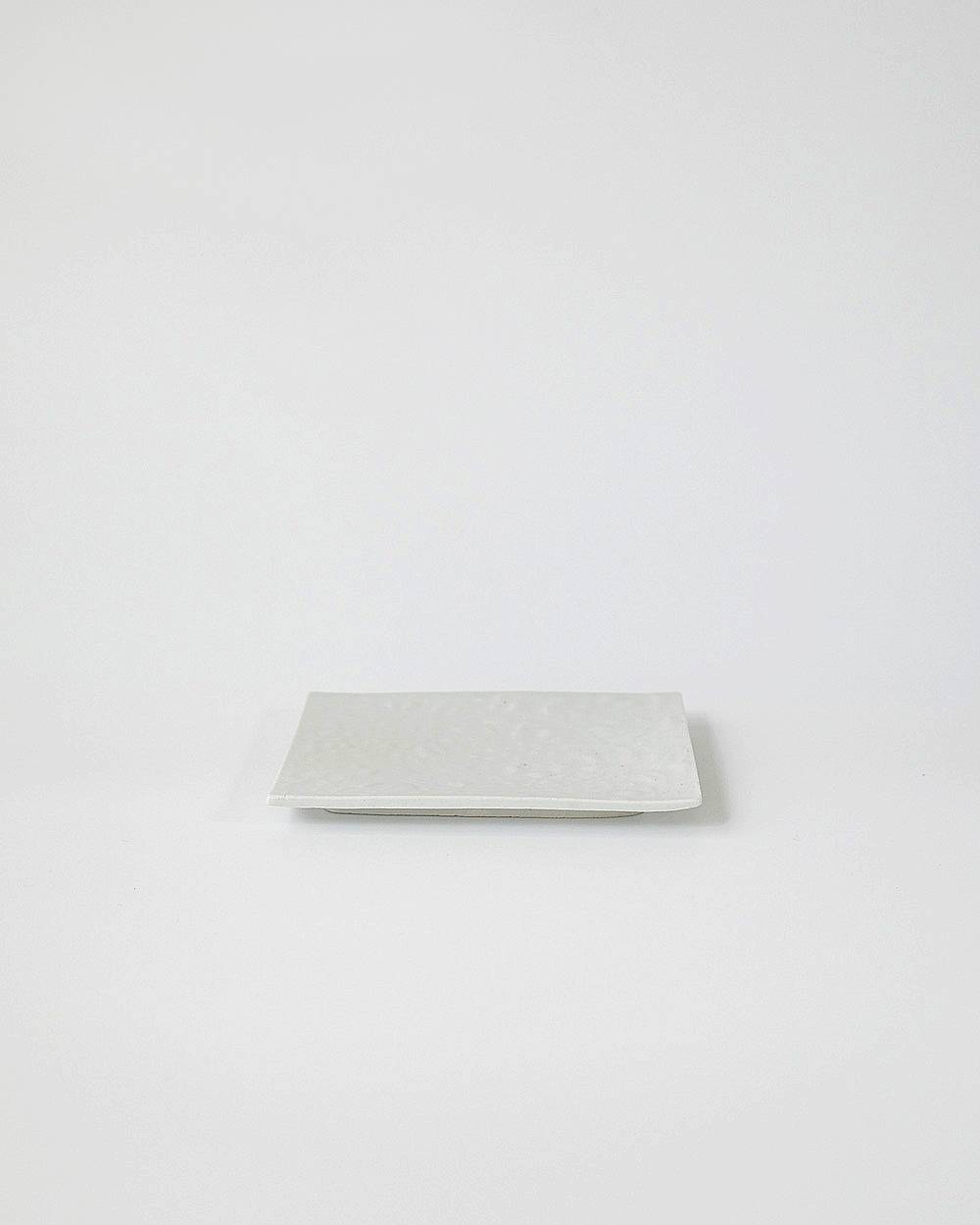 文祥窯　白磁唐草型打長角器 文祥窯　白磁唐草型打長角器,ぶんしょうがま はくじからくさがたうちちょうかくき,82521240,白磁,文祥窯 ,馬場光二郎,有田焼,器,作家,皿,テーブルウェア,インテリア,lifes,ライフズ