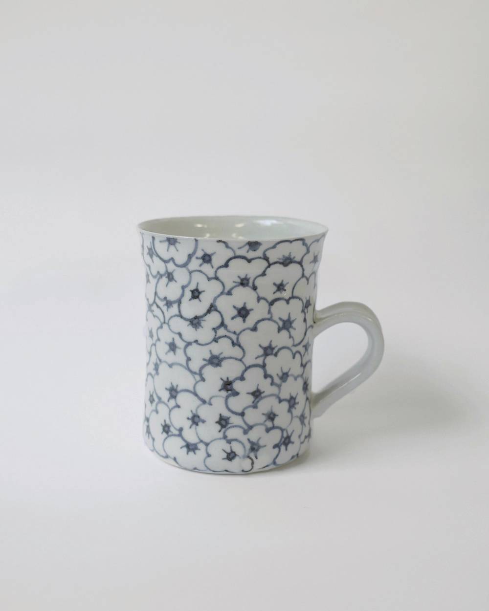 文祥窯　染付小花詰めマグカップ 文祥窯　染付小花詰めマグカップ,ぶんしょうがま はくじそめつけこばなづめマグカップ,82521243,白磁,文祥窯 ,馬場光二郎,有田焼,器,作家,コップ,マグカップ,テーブルウェア,インテリア,lifes,ライフズ