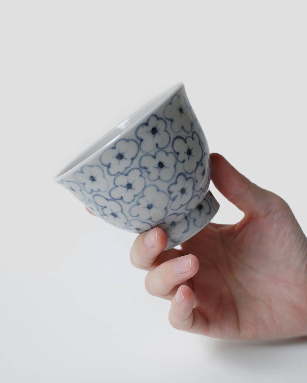 文祥釜　青花花詰めコップ 文祥窯　白磁草花型打7寸皿,ぶんしょうがま コップ,82611202,白磁,文祥窯 ,馬場光二郎,有田焼,器,作家,皿,テーブルウェア,コップ,インテリア,lifes,ライフズ