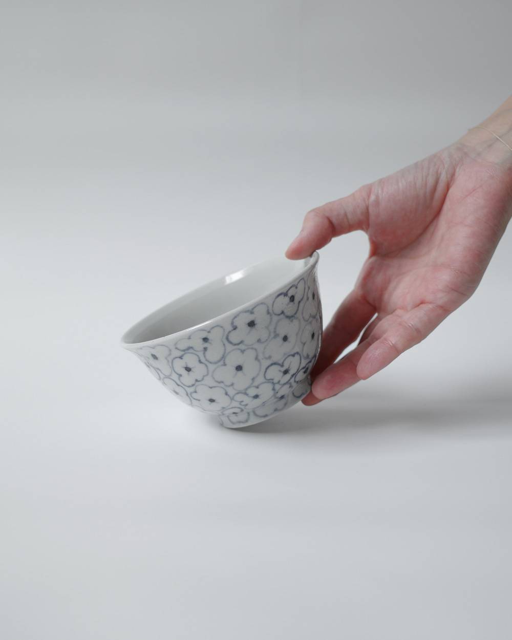 文祥釜　青花花詰めご飯茶碗 文祥釜　青花花詰めご飯茶碗,ぶんしょうがま ごはんちゃわん,82611203,白磁,文祥窯 ,馬場光二郎,有田焼,器,作家,皿,ちゃわん,テーブルウェア,インテリア,lifes,ライフズ