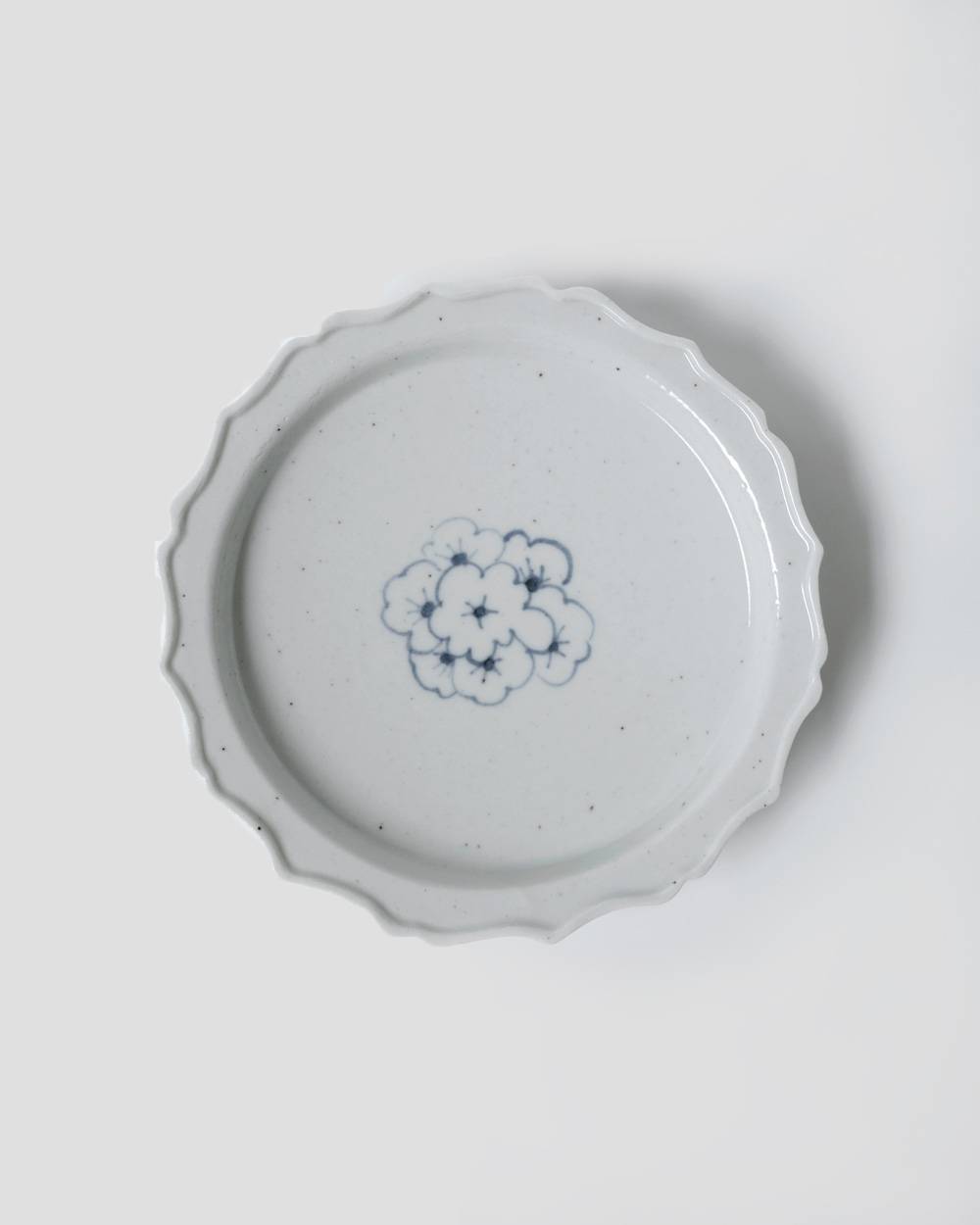 文祥釜　青花小花5寸綾花リム皿 文祥釜　青花小花5寸綾花リム皿,ぶんしょうがま  5すんりむざら,82611208,白磁,文祥窯 ,馬場光二郎,有田焼,器,作家,皿,テーブルウェア,インテリア,lifes,ライフズ