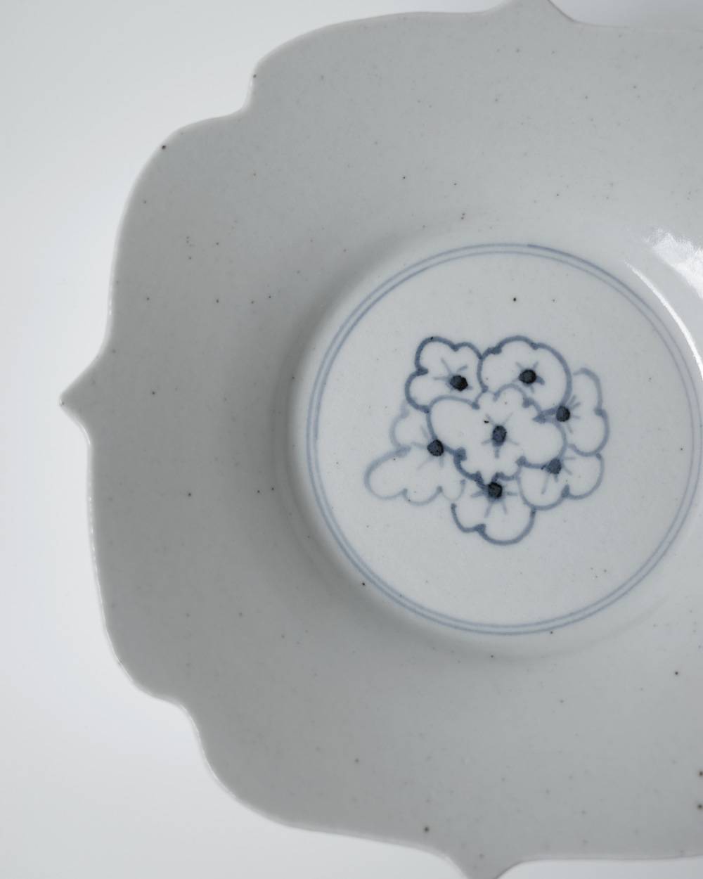 文祥釜　青花小花5寸綾花皿 文祥釜　青花小花5寸綾花皿,ぶんしょうがま 5すんざら,82611209,白磁,文祥窯 ,馬場光二郎,有田焼,器,作家,皿,テーブルウェア,インテリア,lifes,ライフズ